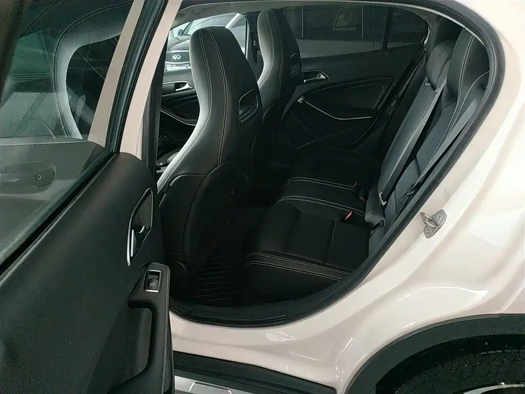Mercedes-Benz GLA 2018 — фото 14