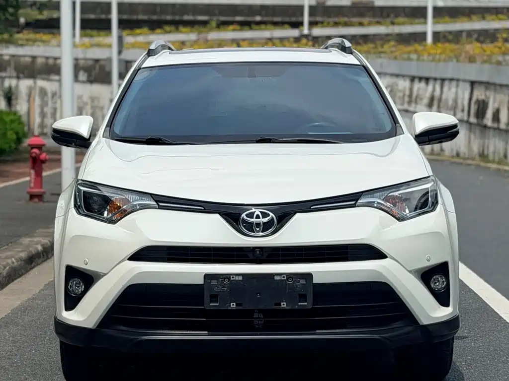 Toyota RAV4 2017 — фото 4