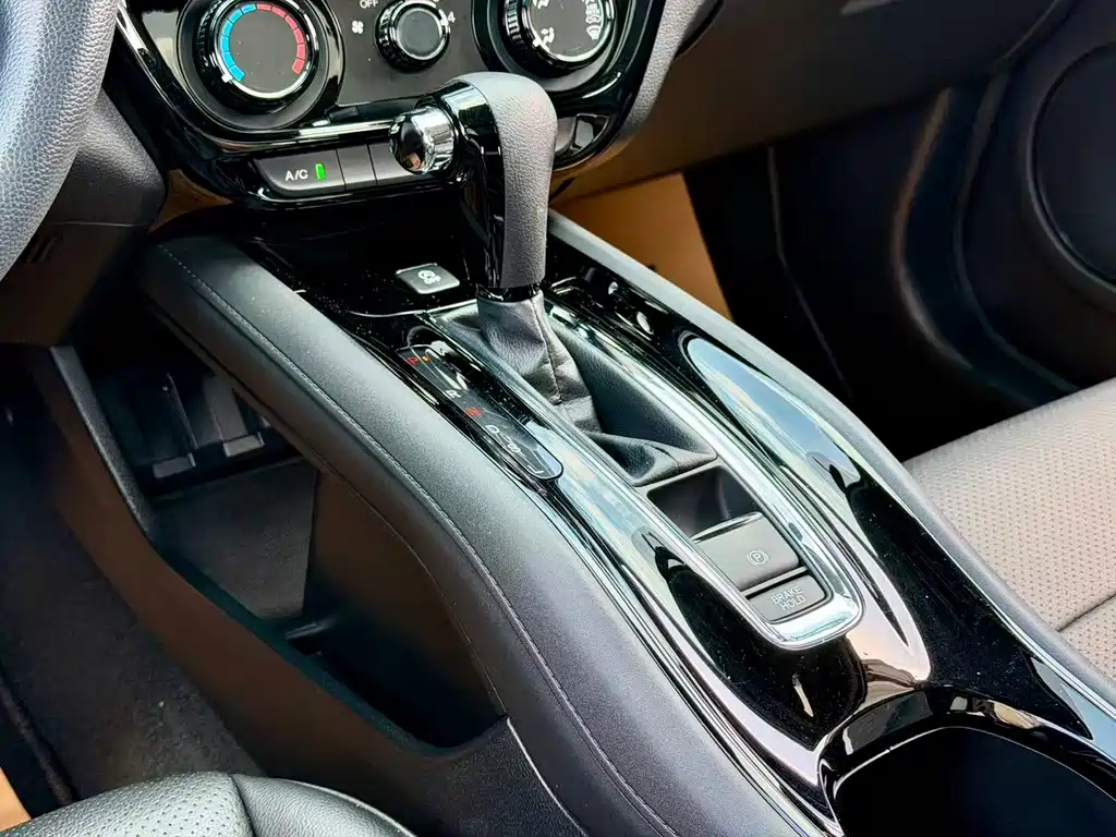 Honda Vezel 2021 — фото 17