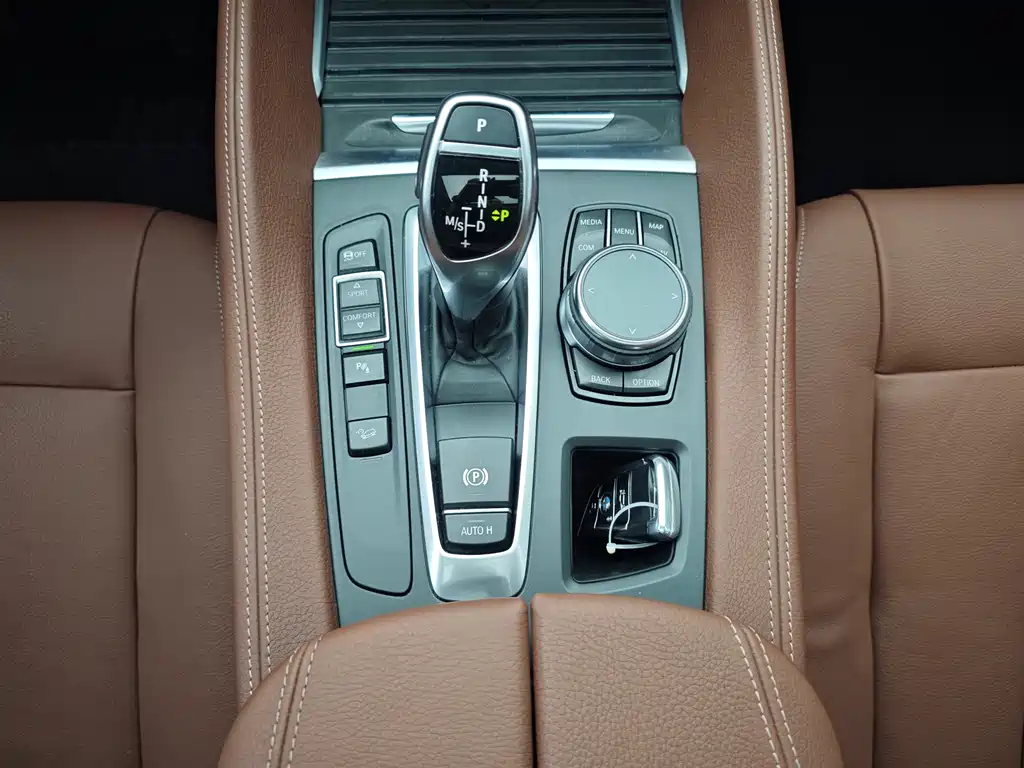 BMW X6 2018 — фото 15