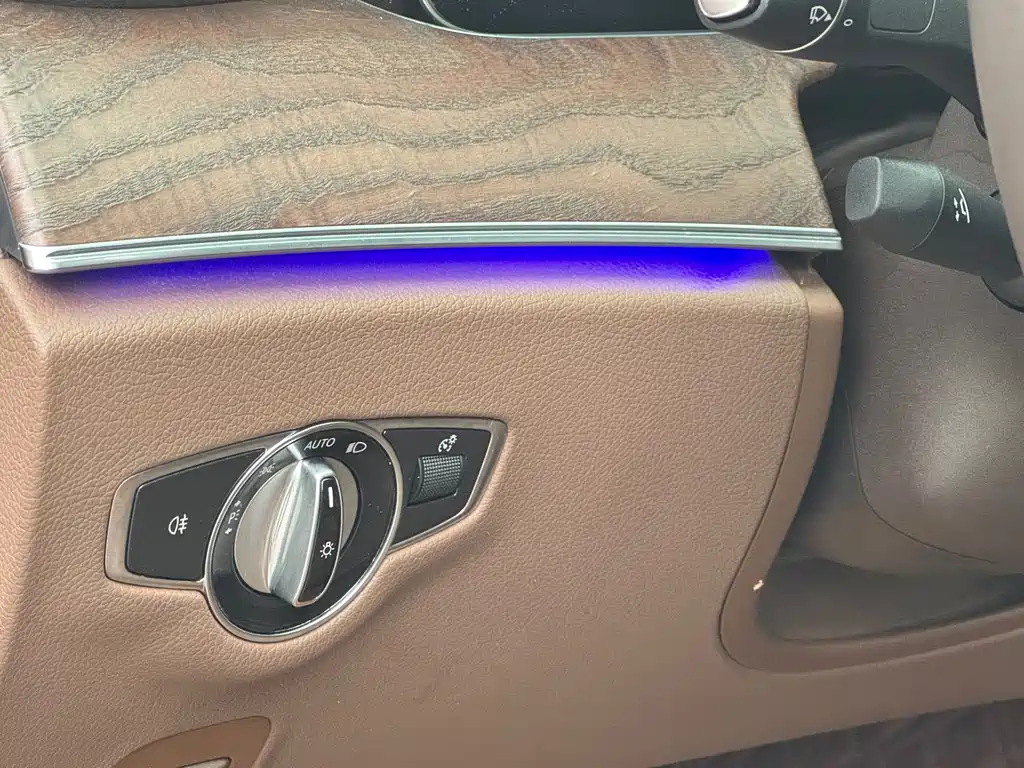 Mercedes-Benz E-Class 2019 — фото 13