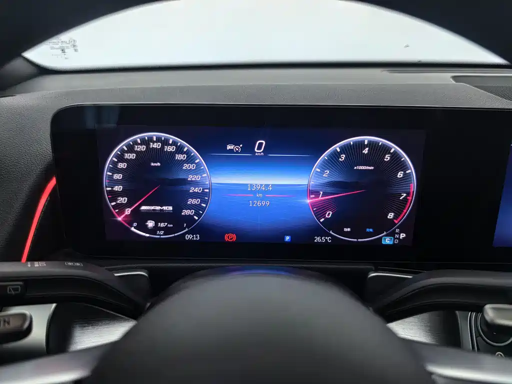 Mercedes-Benz GLB AMG 2025 — фото 16