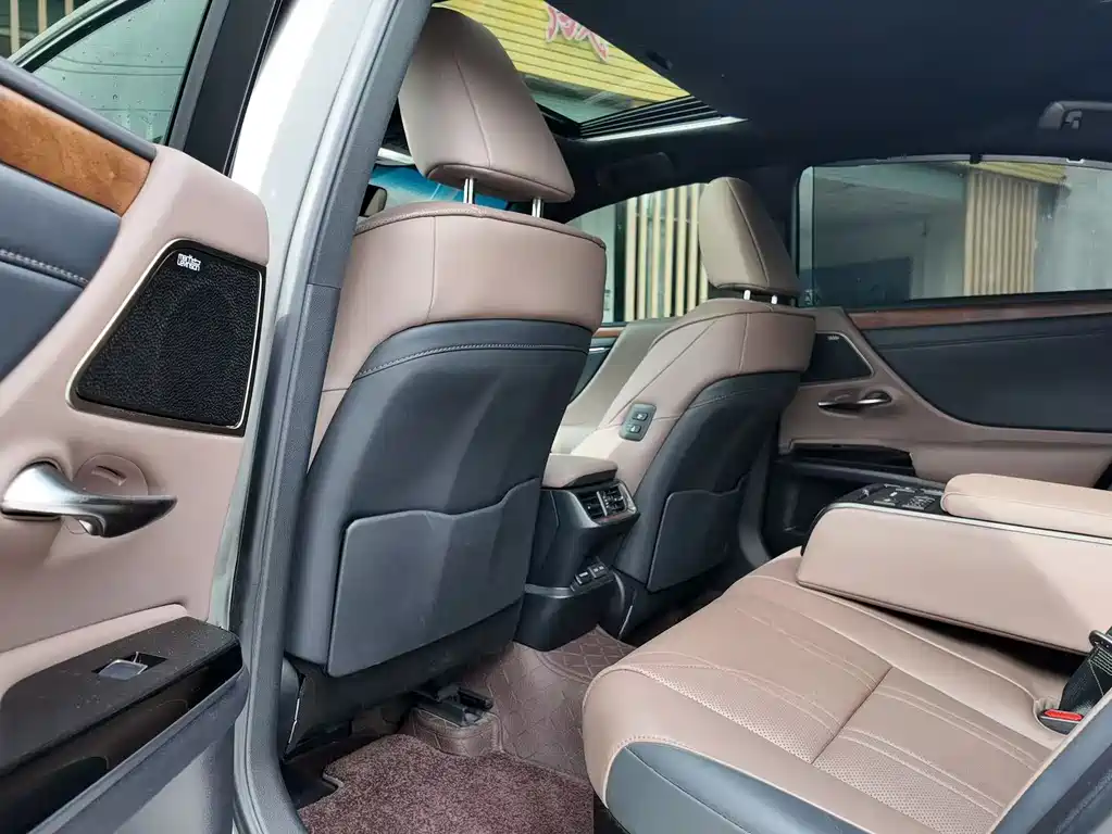 Lexus ES 2024