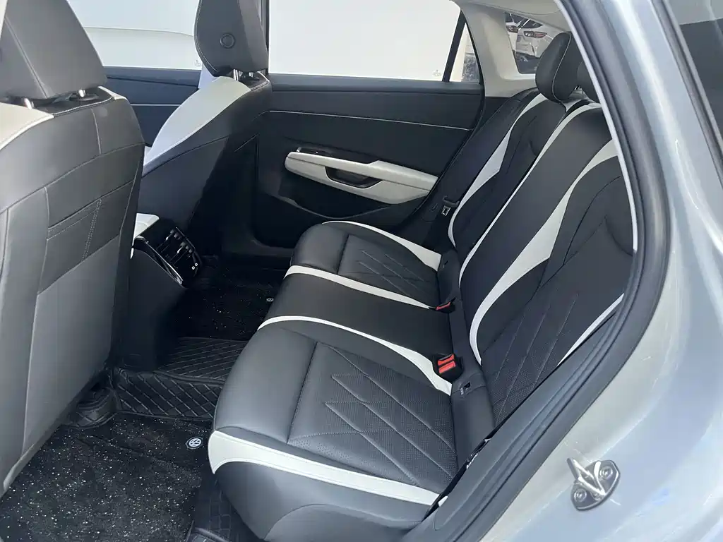 Volkswagen Sagitar 2025