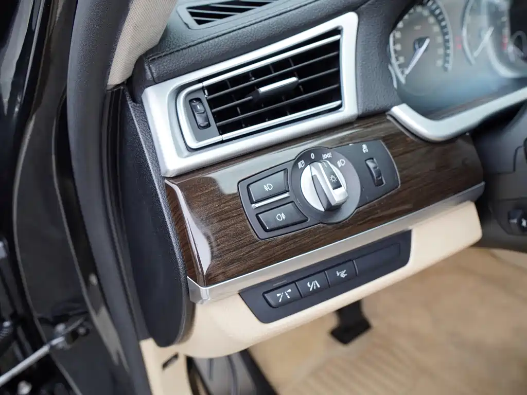 BMW 7 Series 2009 — фото 19