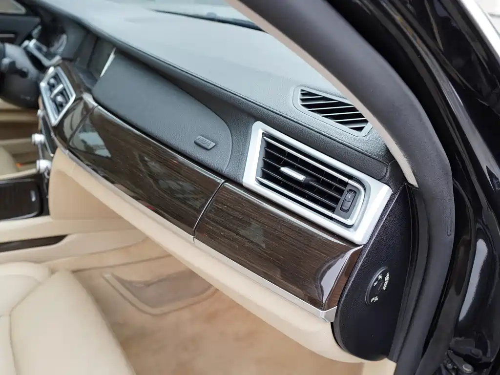 BMW 7 Series 2009 — фото 23
