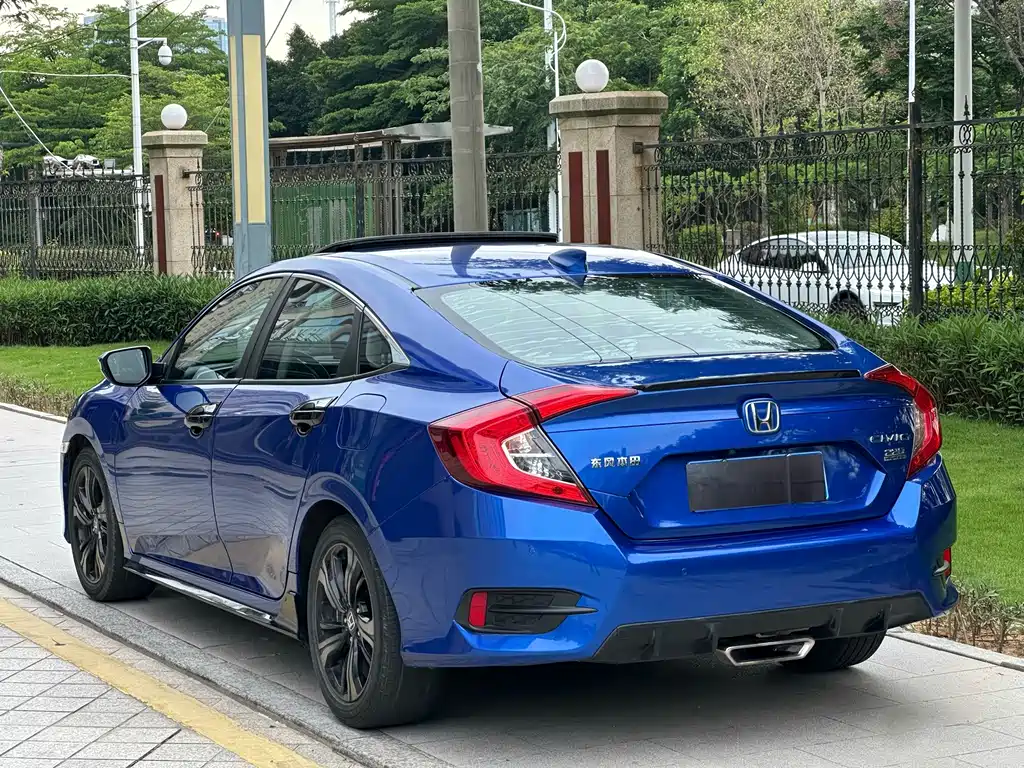 Honda Civic 2019 — фото 11