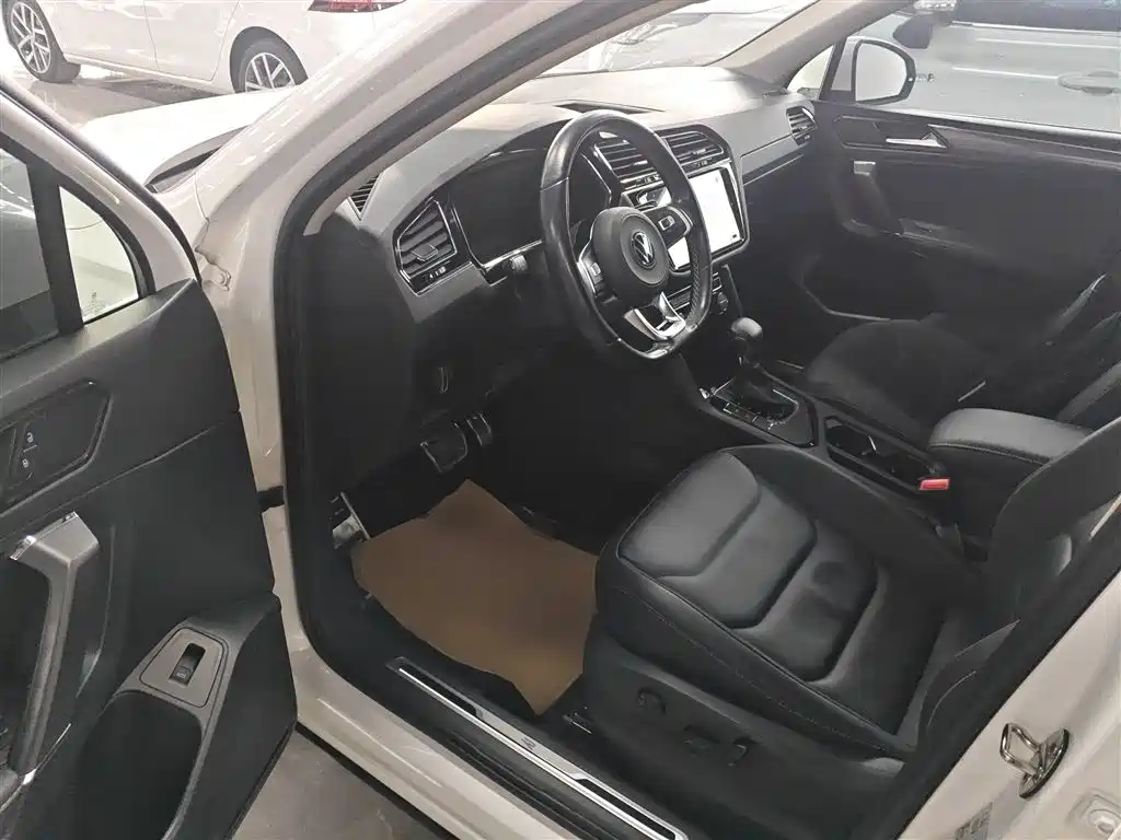 Volkswagen Tiguan L 2021 — фото 16