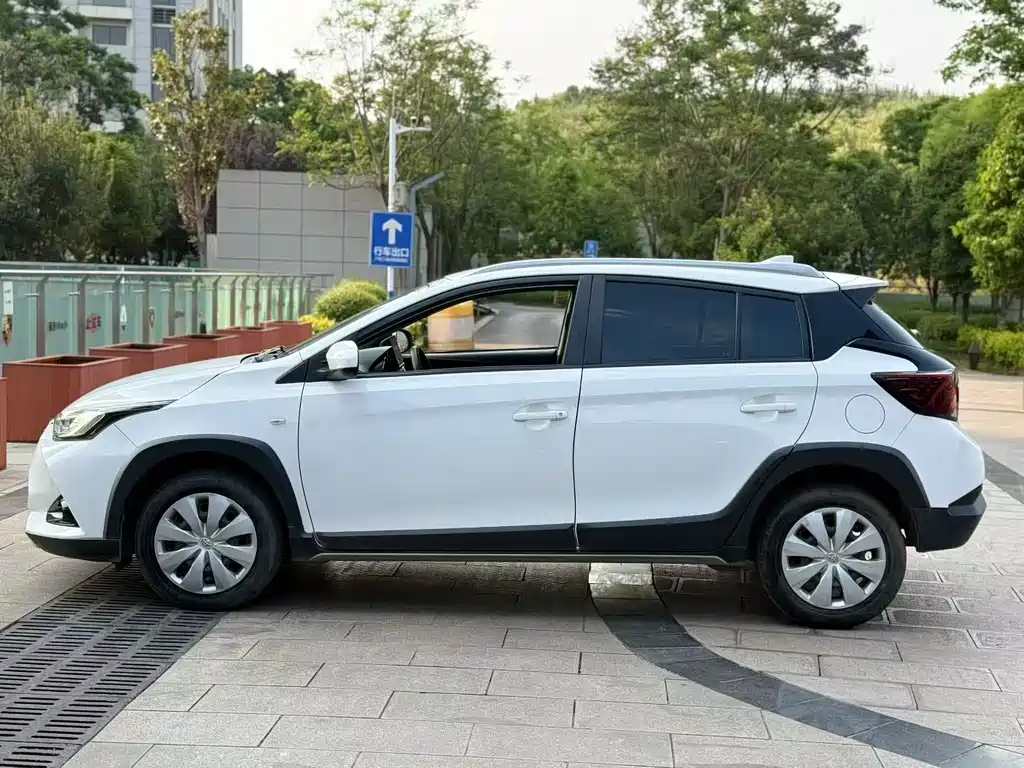 Toyota Yaris L 2020 — фото 7