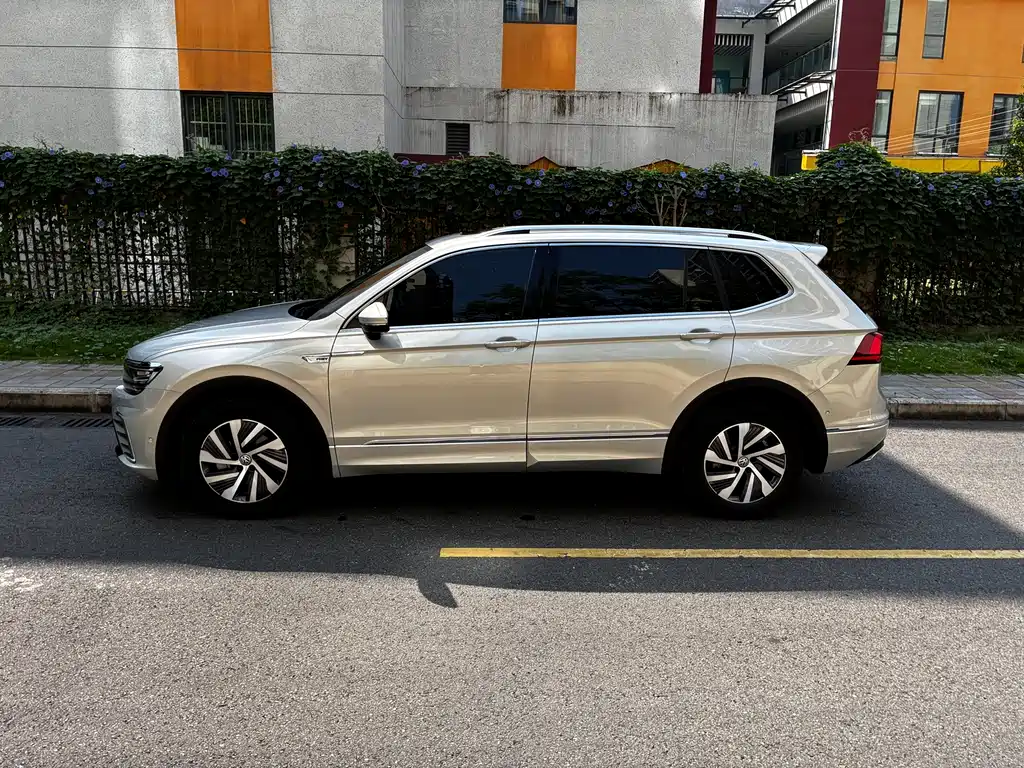 Volkswagen Tiguan L Plug-In Hybrid 2020 — фото 6