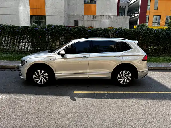 Volkswagen Tiguan L Plug-In Hybrid 2020