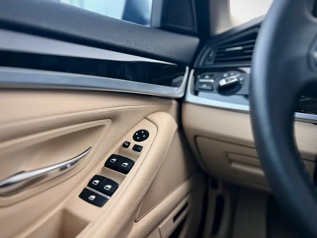 BMW 5 Series 2012 — фото 20