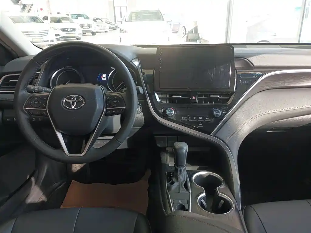 Toyota Camry 2022 — фото 10