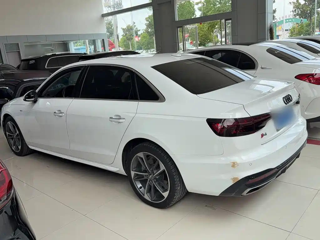Audi A4L 2021