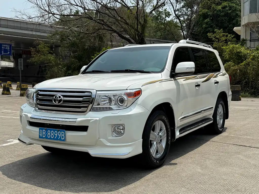 Toyota Land Cruiser 2014 — фото 1