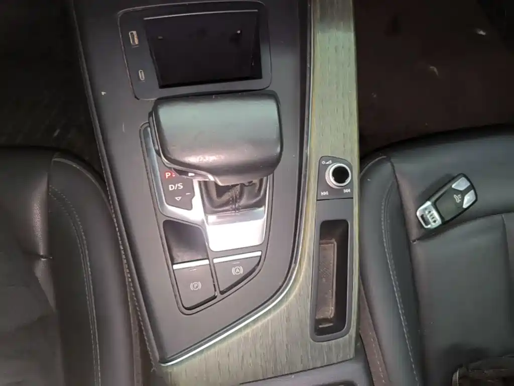 Audi A4L 2022 — фото 14