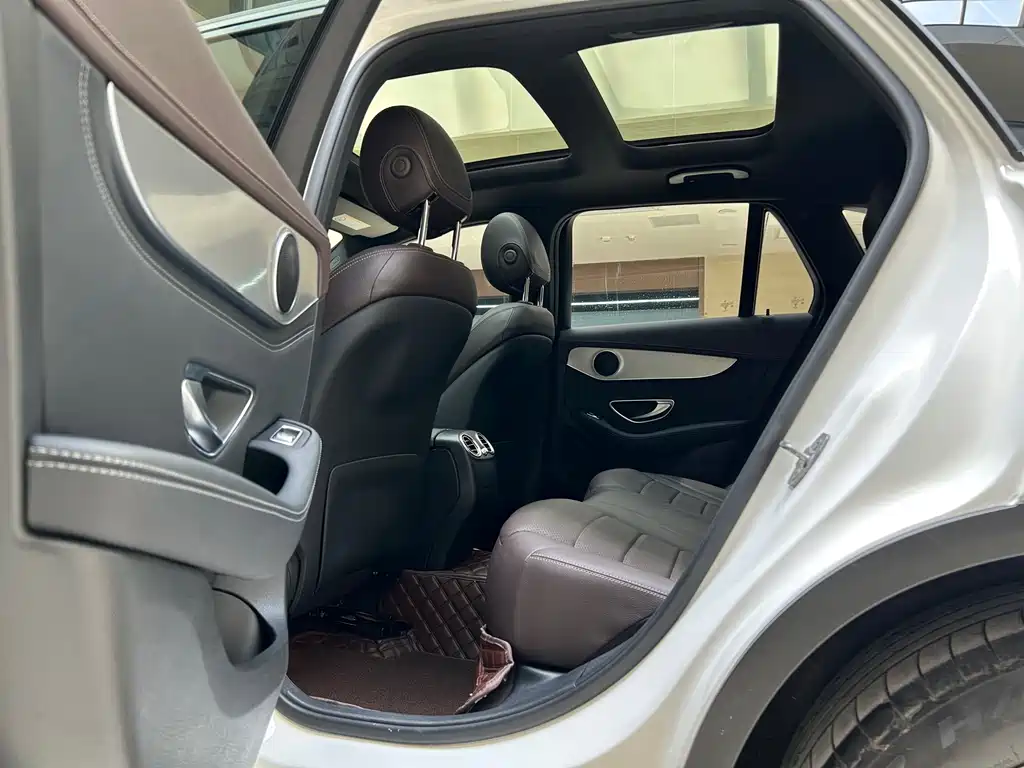 Mercedes-Benz GLC 2017 — фото 15