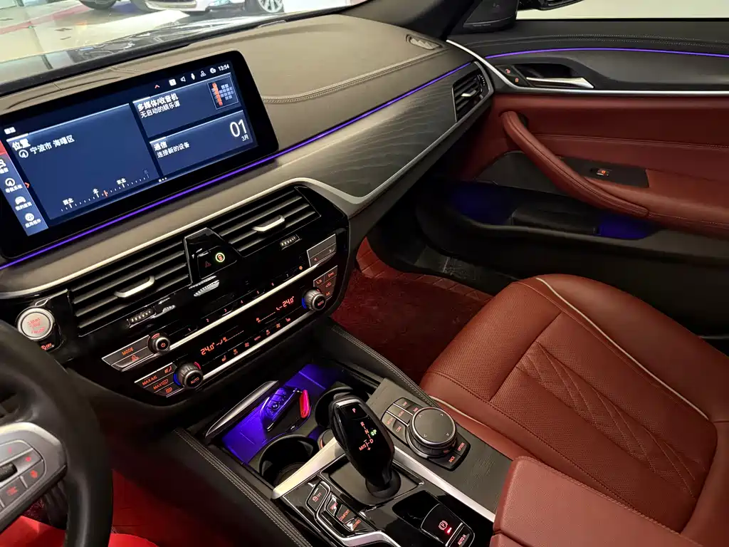 BMW 5 Series 2022 — фото 13