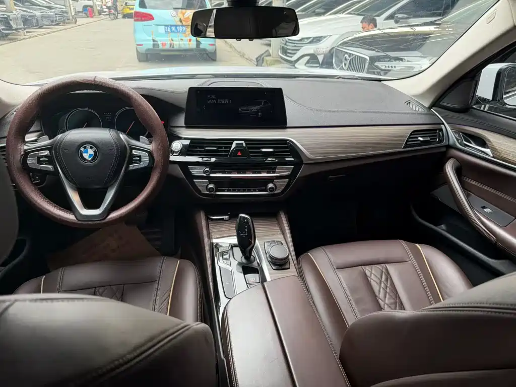 BMW 5 Series 2018 — фото 5