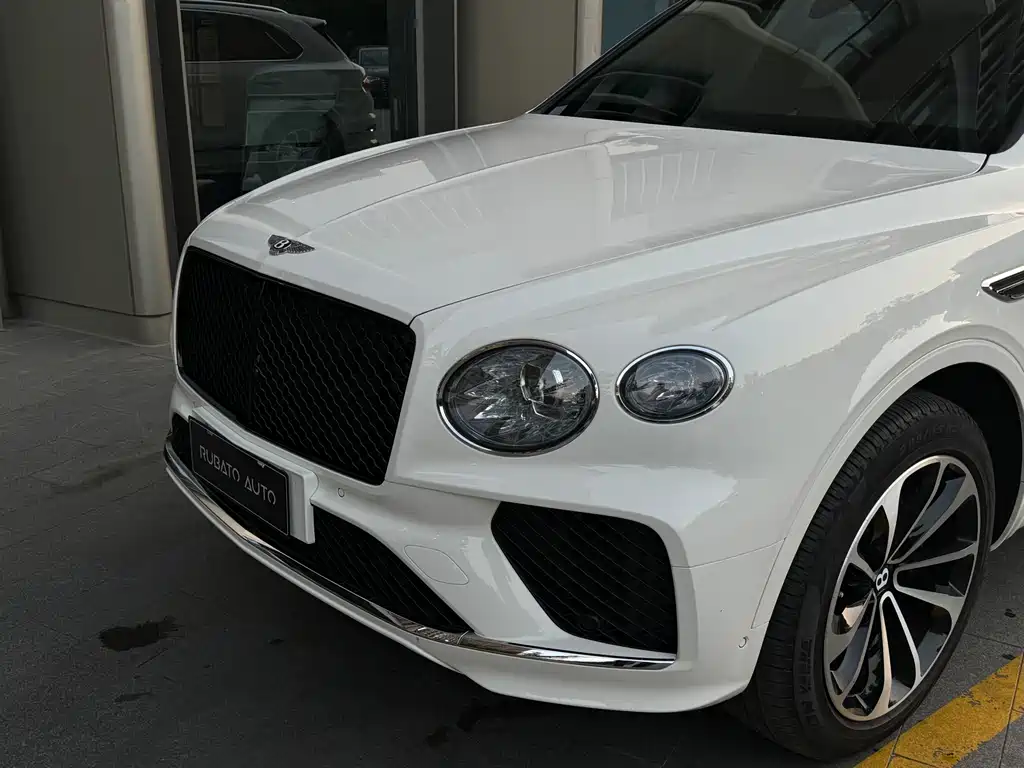 Bentley Bentayga 2021 — фото 11