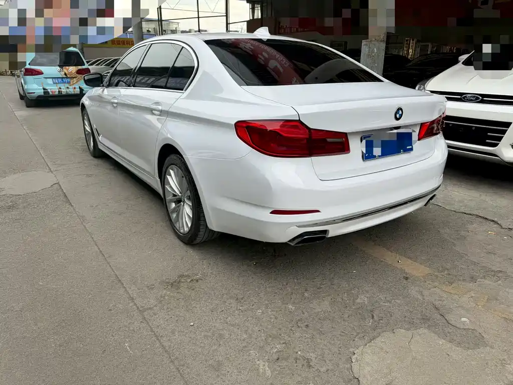 BMW 5 Series 2018 — фото 13