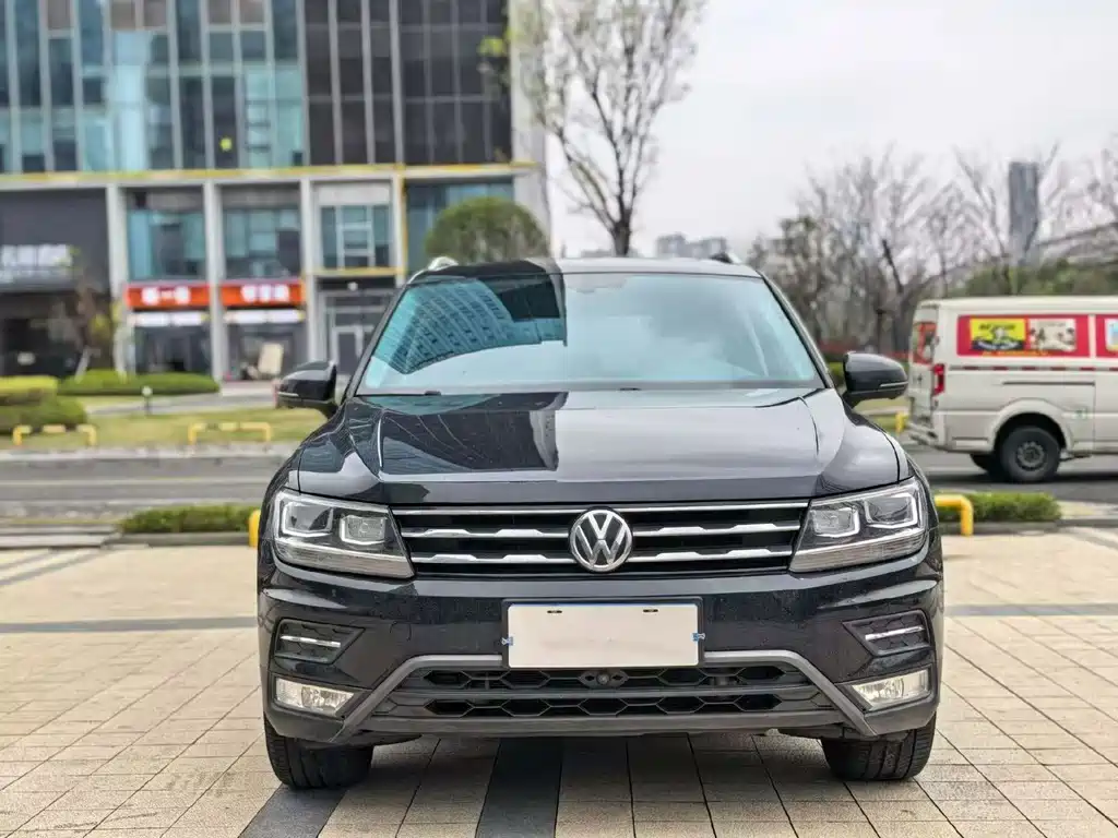 Volkswagen Tiguan L 2020 — фото 2