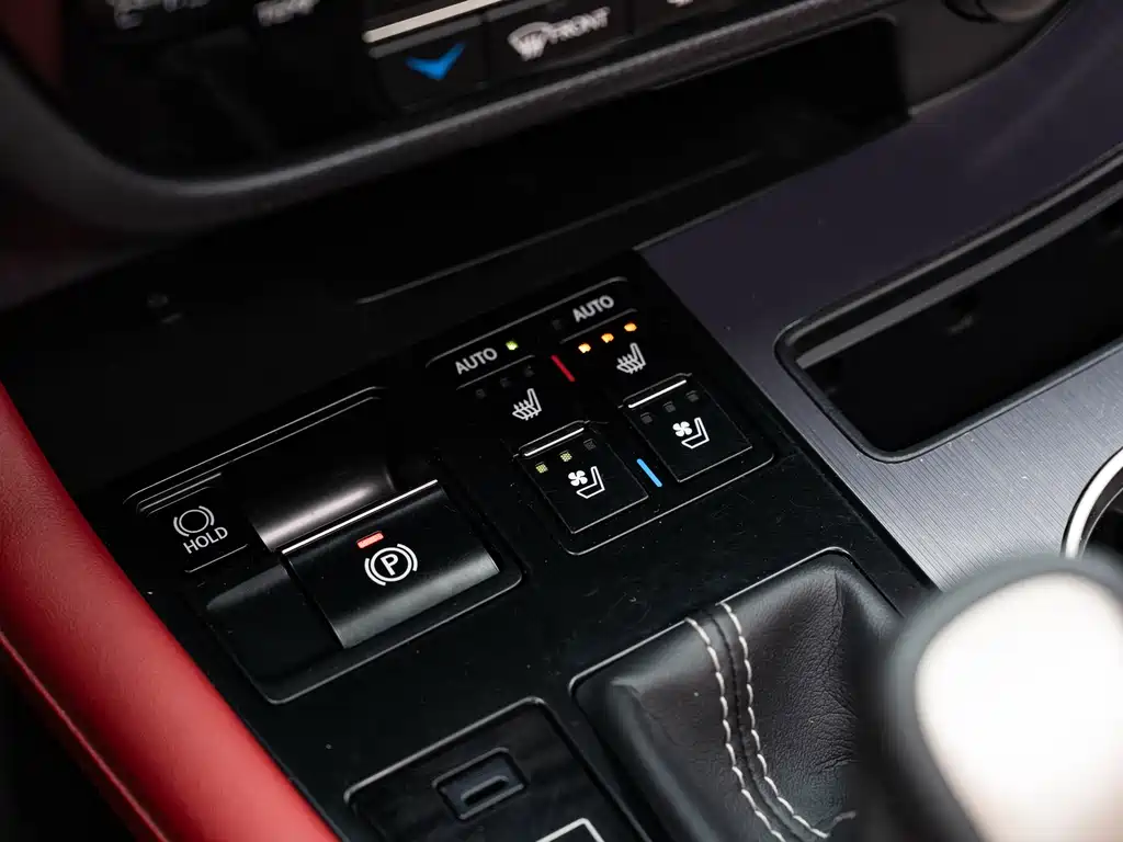 Lexus RX 2020 — фото 19