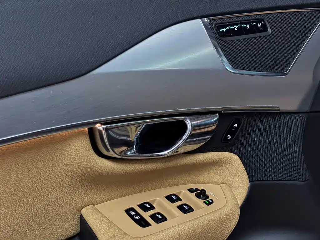 Volvo XC90 2016 — фото 14