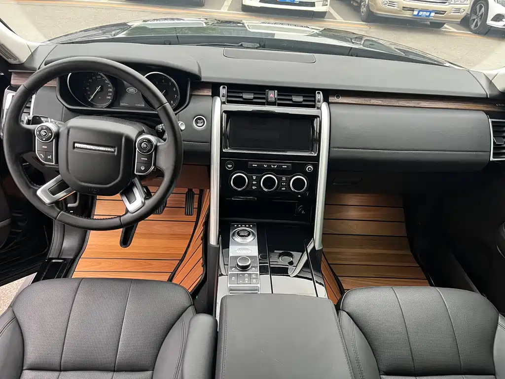 Land Rover Discovery 2018 — фото 15