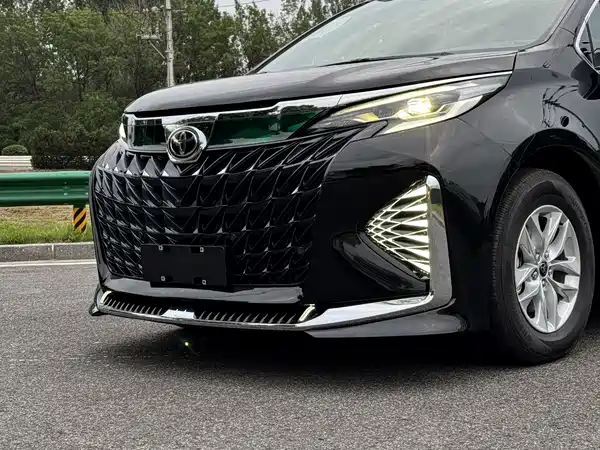 Toyota Granvia 2024