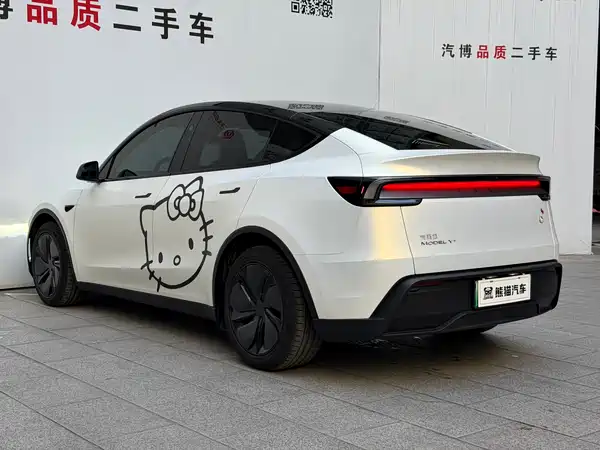 Tesla Model Y 2025