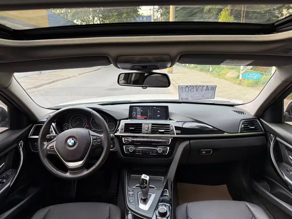 BMW 3 Series 2017 — фото 11