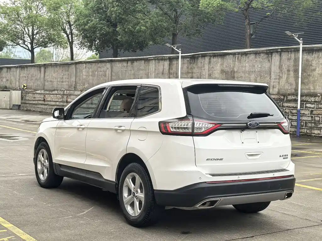 Ford Edge 2019 — фото 10