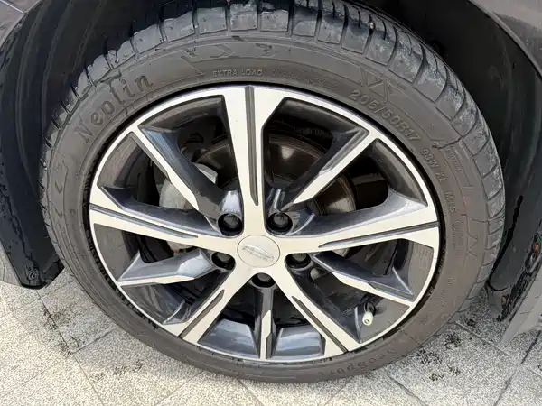 Geely Emgrand 2022