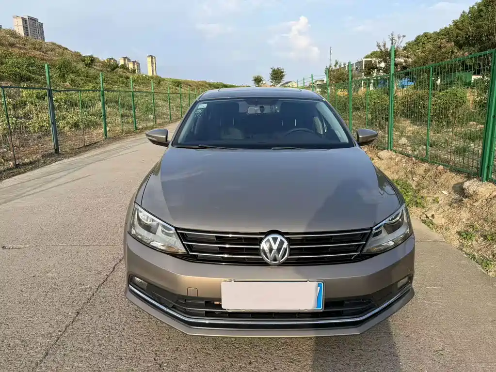 Volkswagen Sagitar 2016