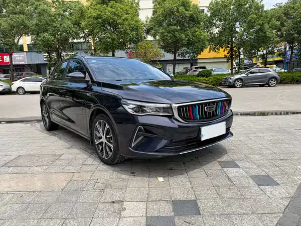 Geely Emgrand 2022