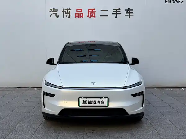 Tesla Model Y 2025