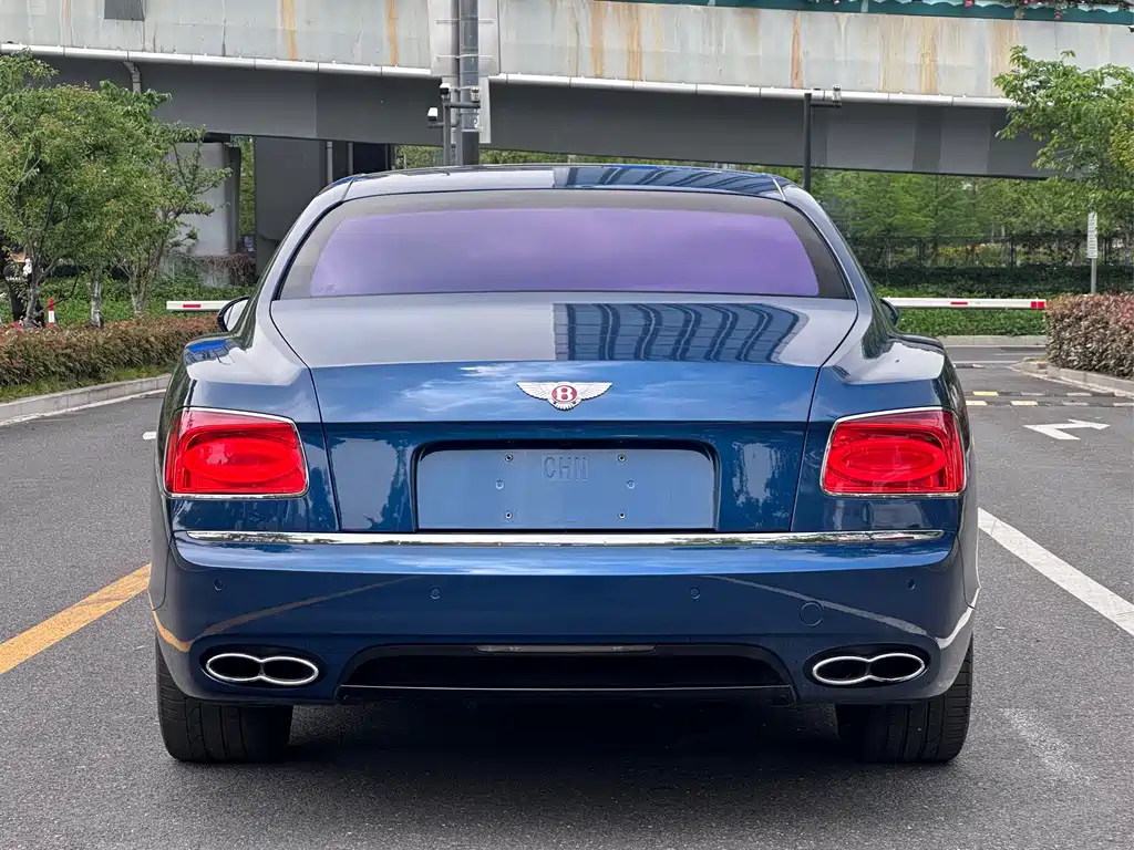 Bentley Flying Spur 2018 — фото 8