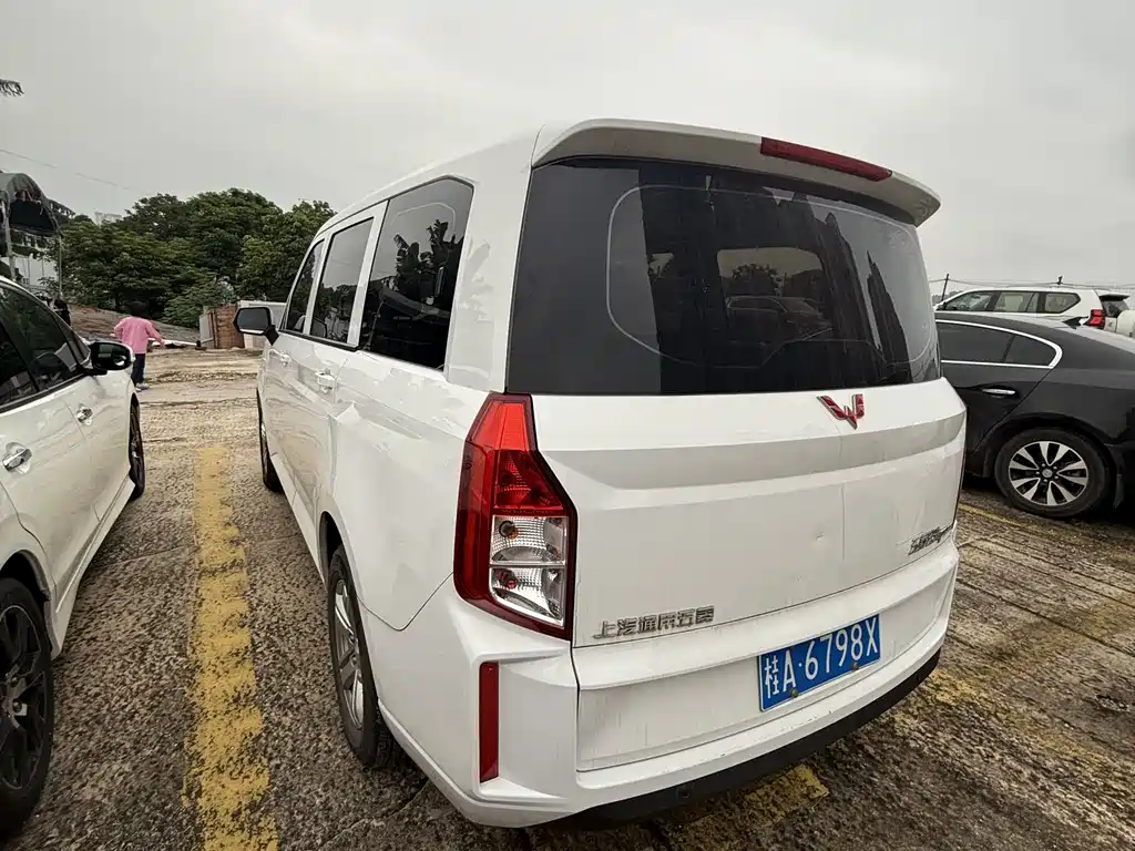 Wuling Hongguang PLUS 2019 — фото 7
