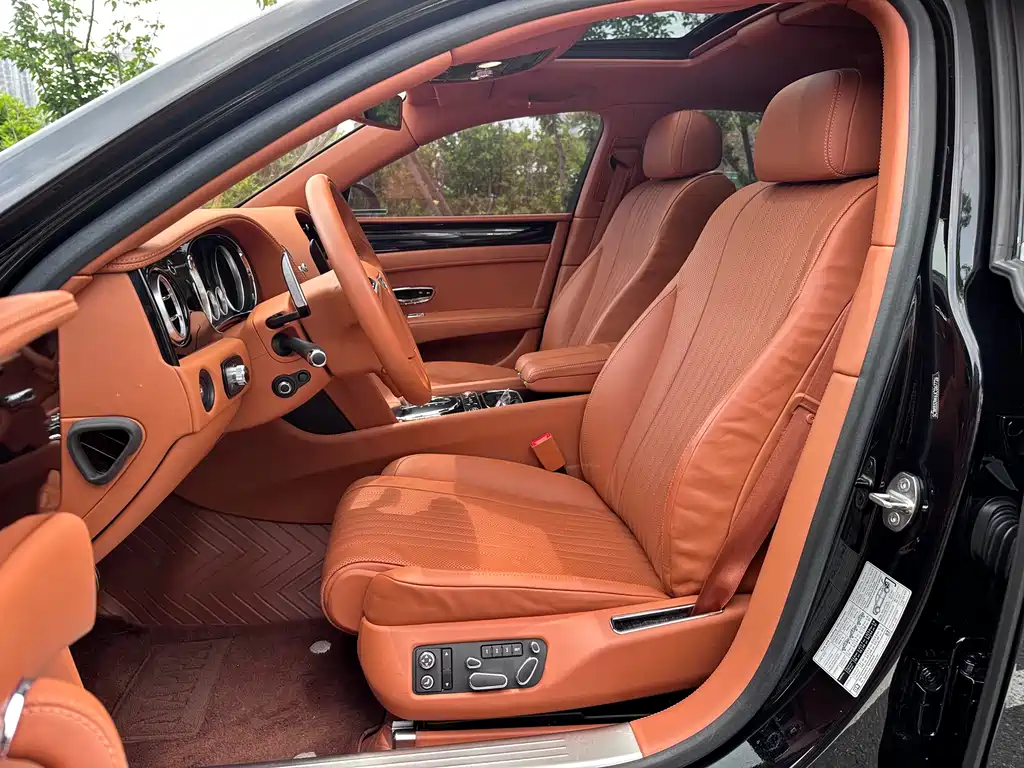 Bentley Flying Spur 2019 — фото 14