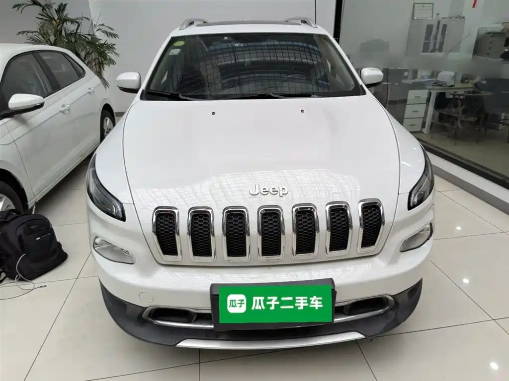 Jeep Cherokee 2019 — фото 19