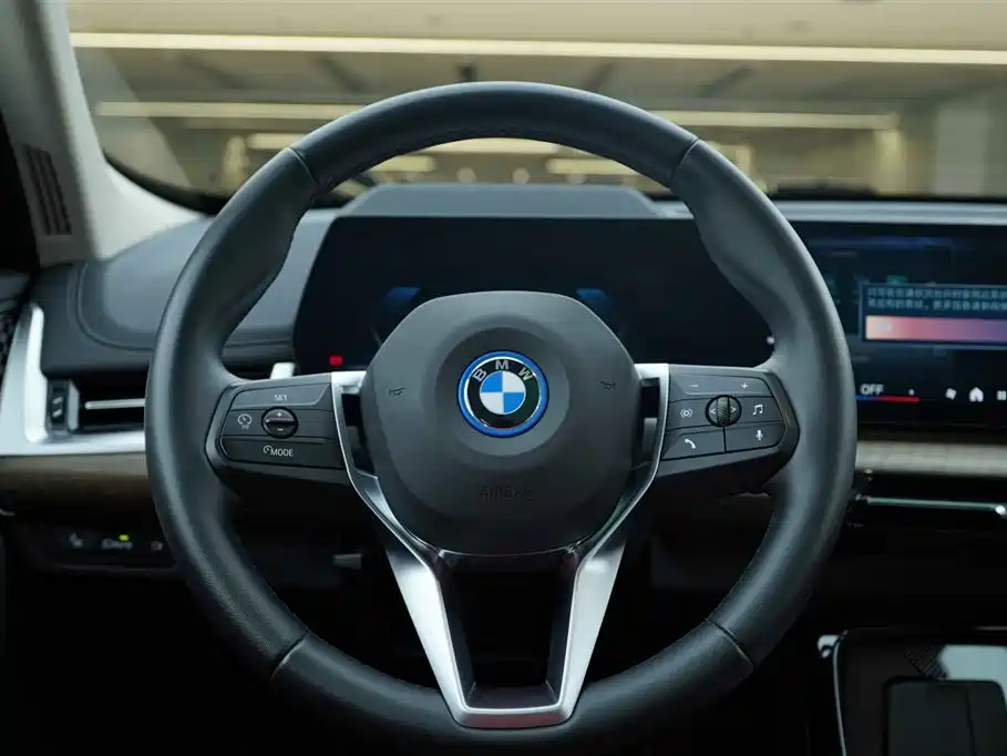 BMW iX1 2024 — фото 17
