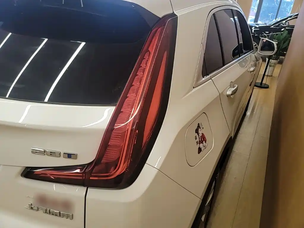 Cadillac XT4 2023 — фото 8