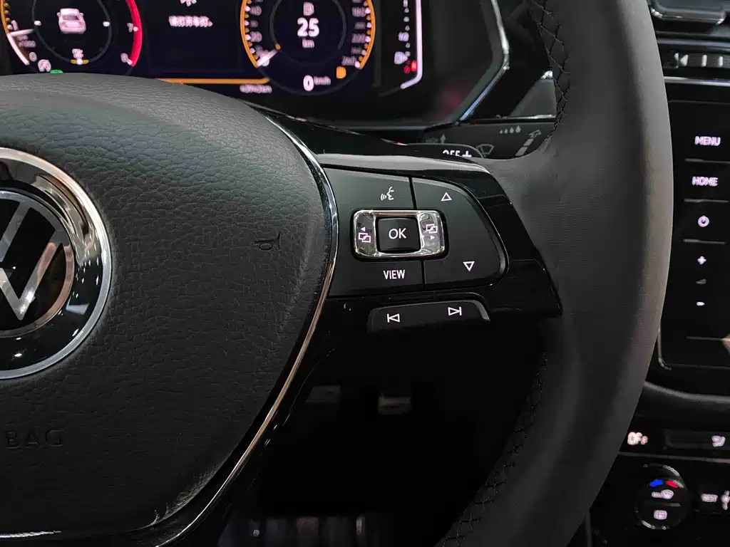 Volkswagen Tiguan L 2021 — фото 15