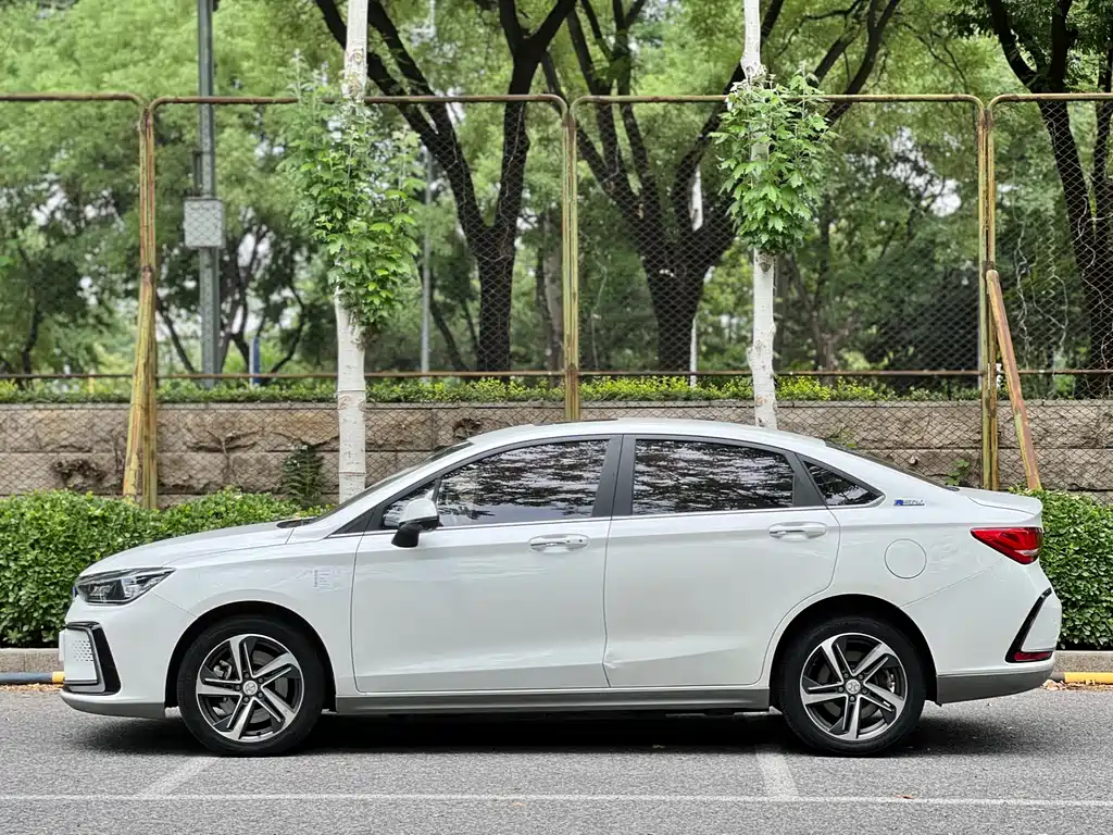 BAIC EU5 2019 — фото 13