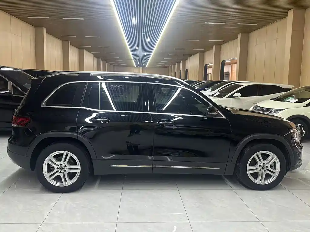 Mercedes-Benz GLB 2021