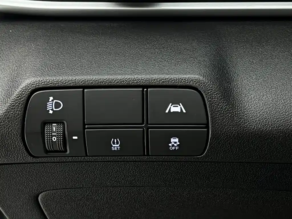 Hyundai Elantra 2022 — фото 19