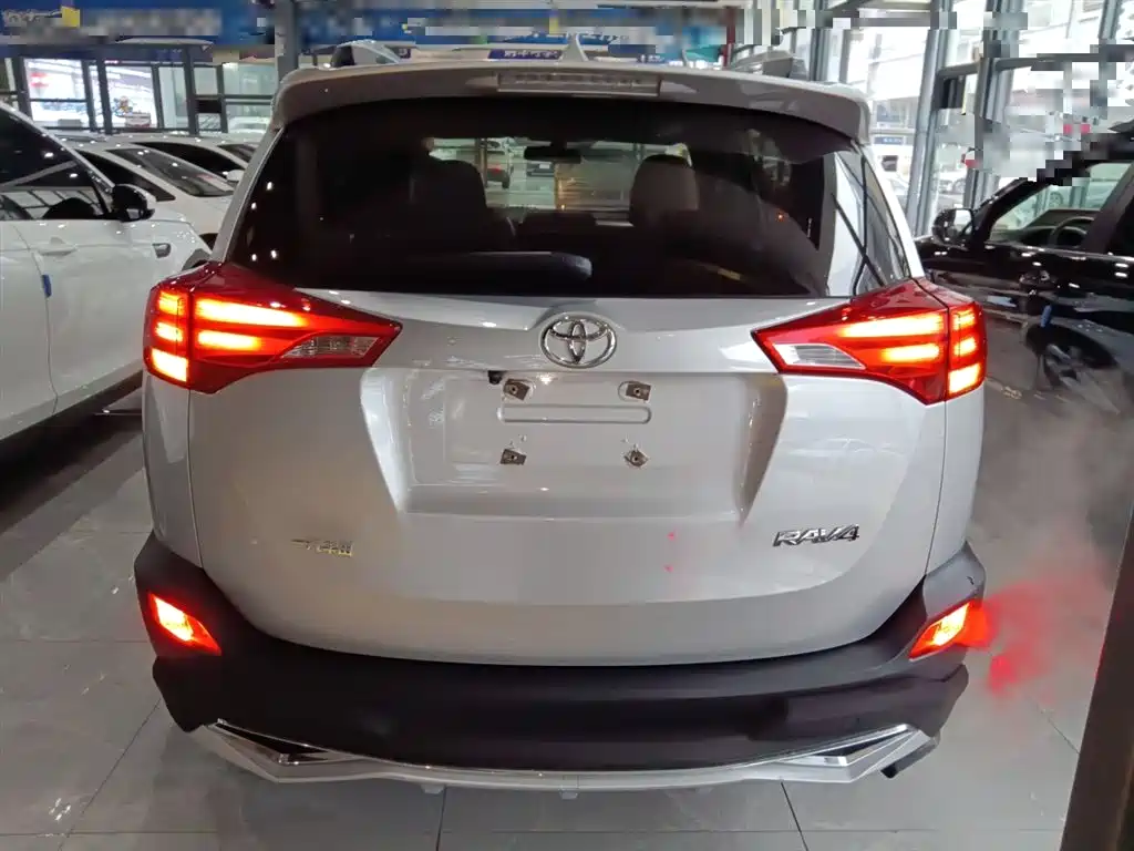Toyota RAV4 2014 — фото 4