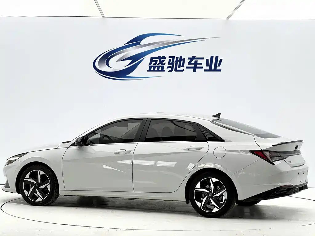 Hyundai Elantra 2023