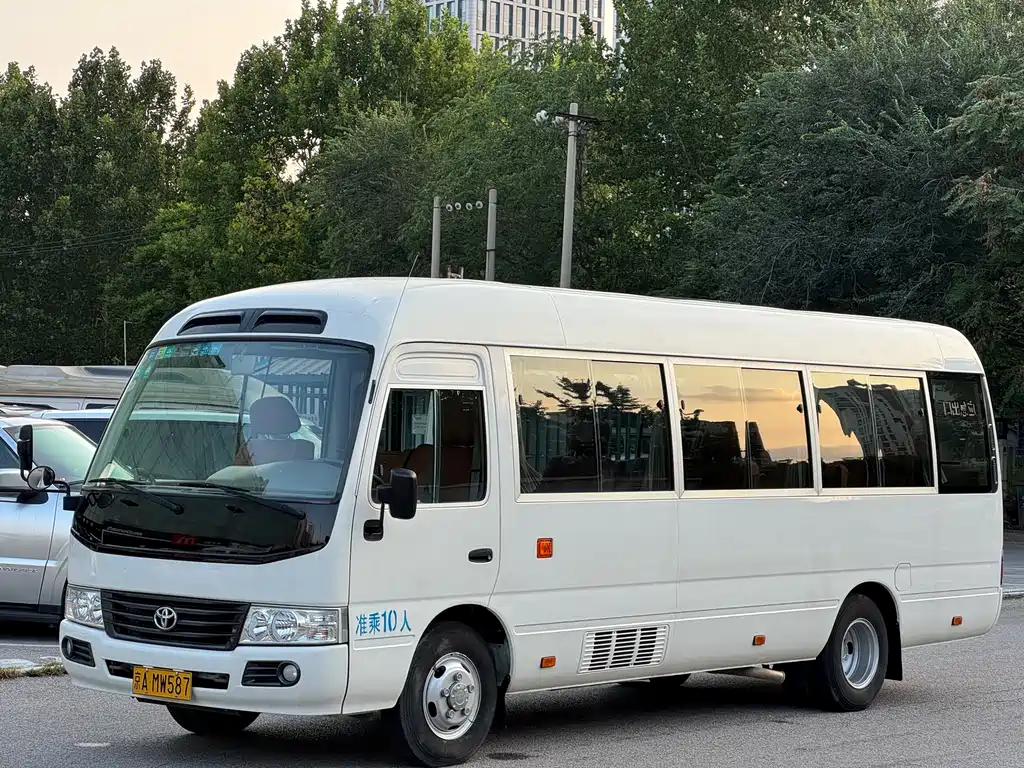 Toyota Coaster 2015 — фото 1